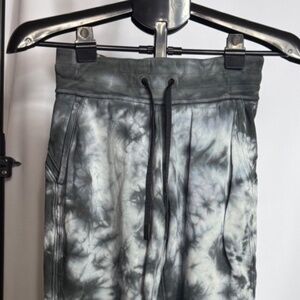 Lululemon Warm Down Joggers – Women’s Size 4 – Great Condition